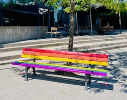 Regenbogenbank am Laimer Würfel